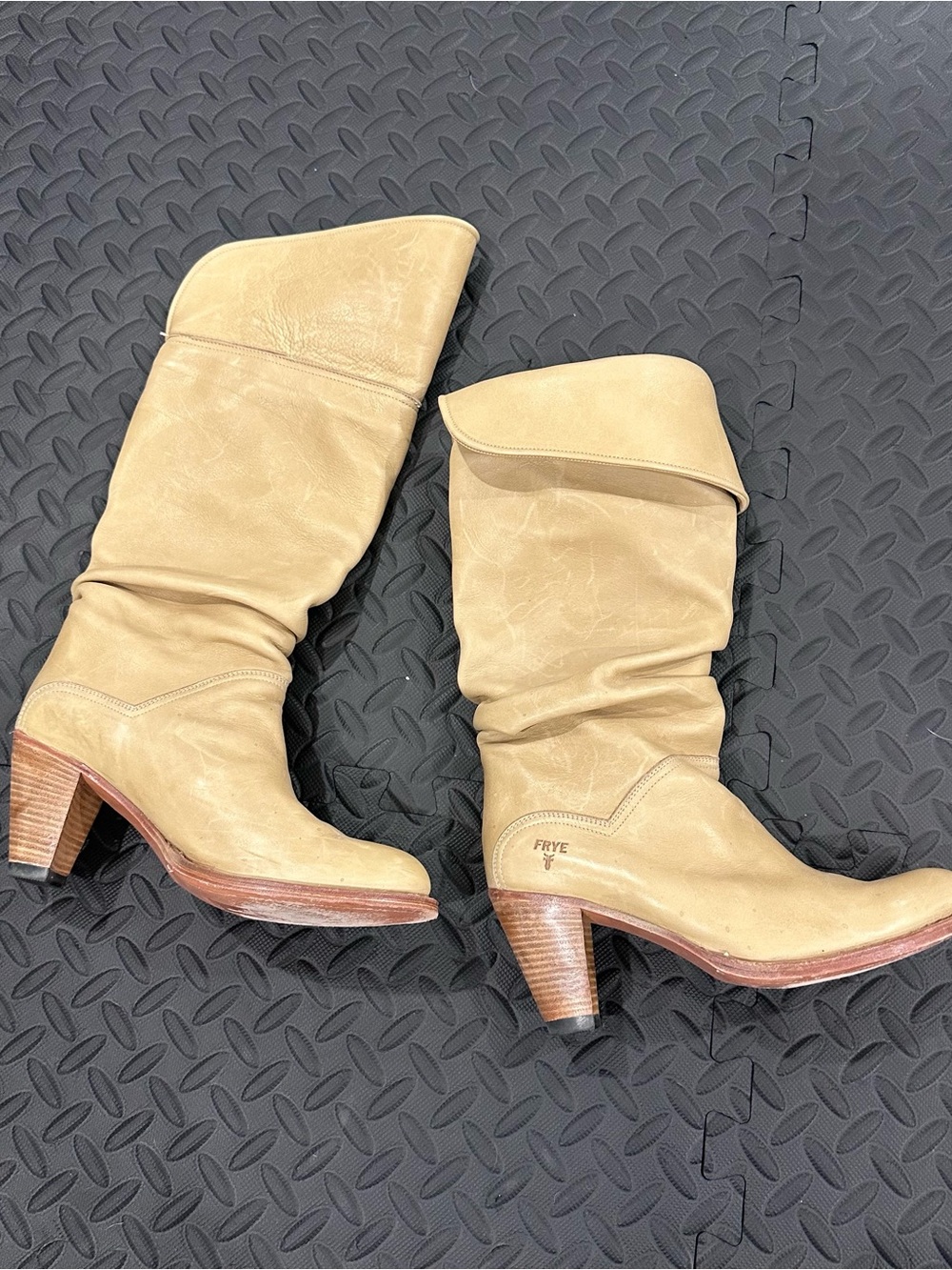 Frye dorado fold over heeled below the knee boots size 8.5 tan beige